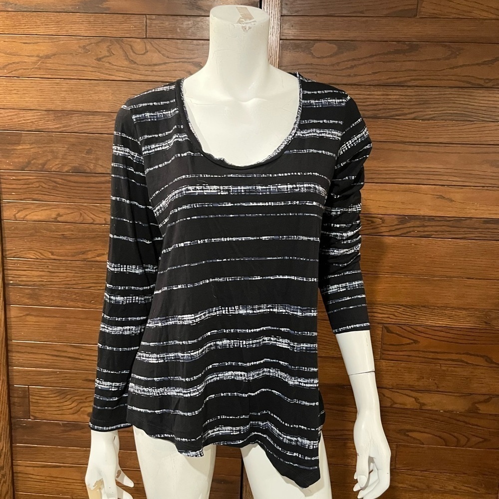 LE chateau. Weekend. Large. Blue and white. Long sleeve tee. Stretch.
